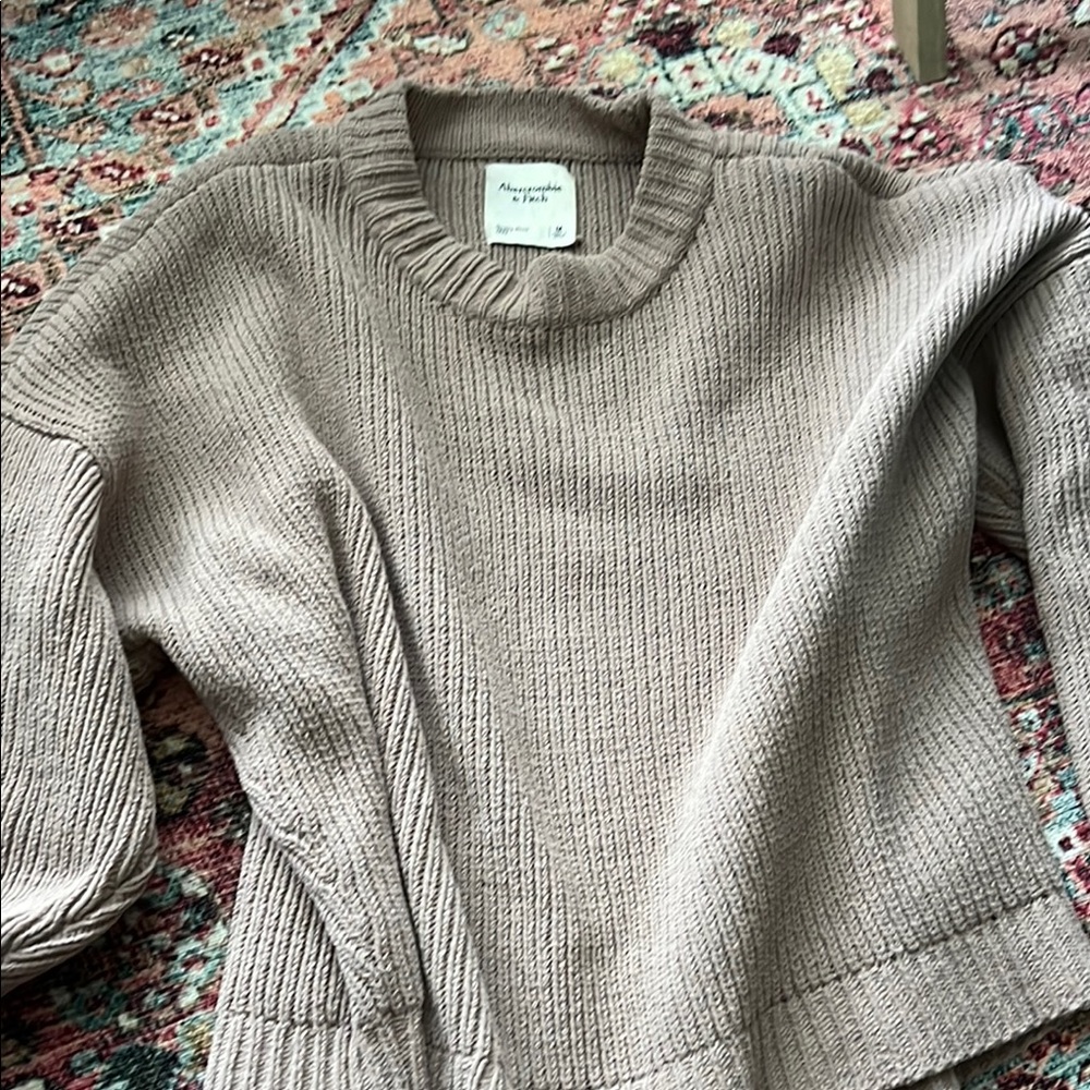 Abercrombie beige Chenille sweater womens size Medium